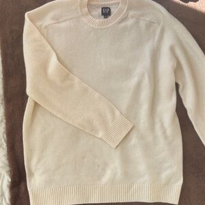 GAP Men's Off-White Crewneck Sweater